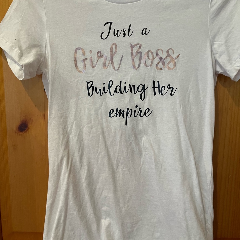 Girl Boss tshirt medium